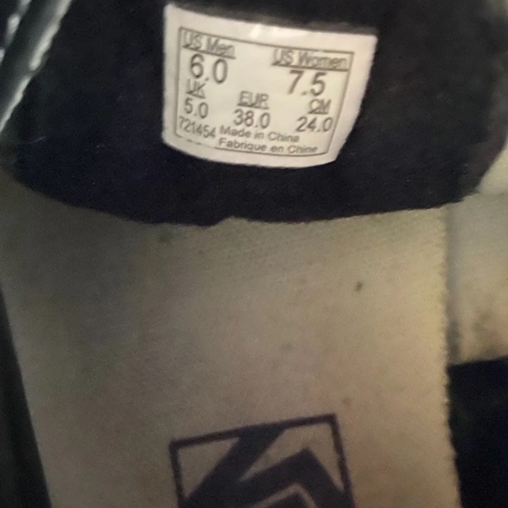 Vans - Picture 3 of 3